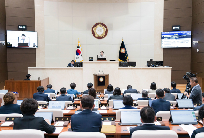 용인특례시의회는 지난 24일 본회의장에서 제2차 본회의를 열고 제296회 임시회 일정을 마무리했다. (사진=용인시의회 제공)