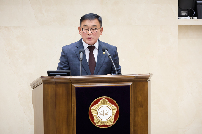 윤원균 용인시의회 의원이 제296회 임시회 제2차 본회의에서 5분 자유발언을 하고 있다. (사진=용인시의회 제공)