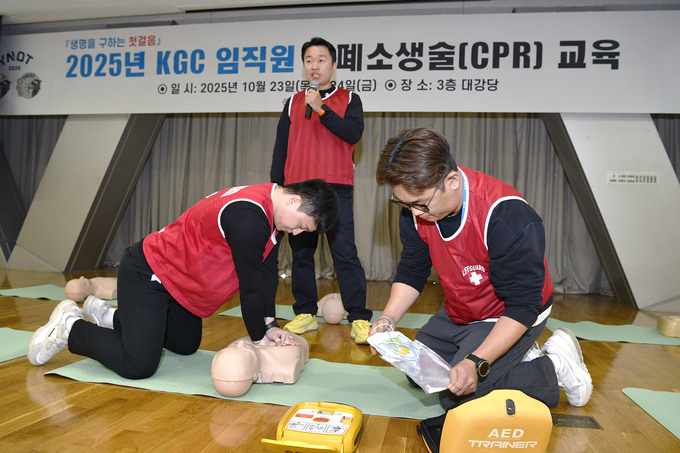 코오롱글로벌이 지난 23일과 24일 본사 전 임직원을 대상으로 심폐소생술(CPR) 교육을 실시했다. (사진=코오롱글로벌 제공)