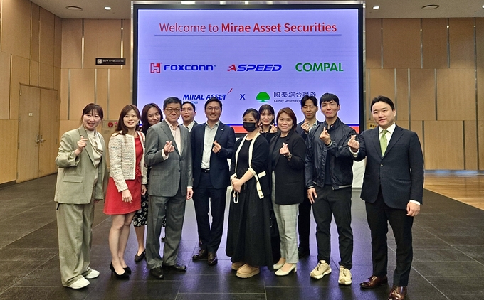 지난 22일 서울 미래에셋센터원에서 ‘대만 Core 3 코퍼레이트 데이 2025(Taiwan Core 3 Corporate Day 2025)’가 성공적으로 개최된 가운데, 참석자들이 기념사진을 촬영하고 있다. (사진=미래에셋증권 제공)
