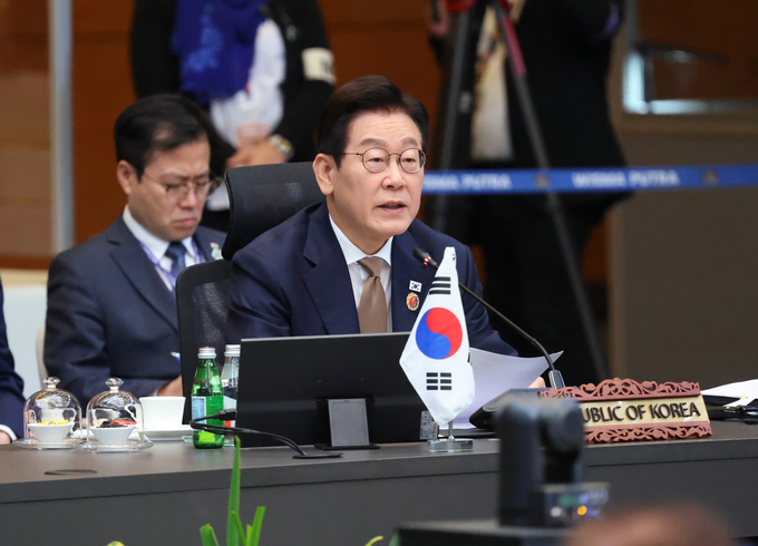 이재명 대통령이 27일 말레이시아 쿠알라룸푸르 컨벤션센터에서 열린 아세안+3 정상회의에서 발언하고 있다. (사진=연합뉴스)