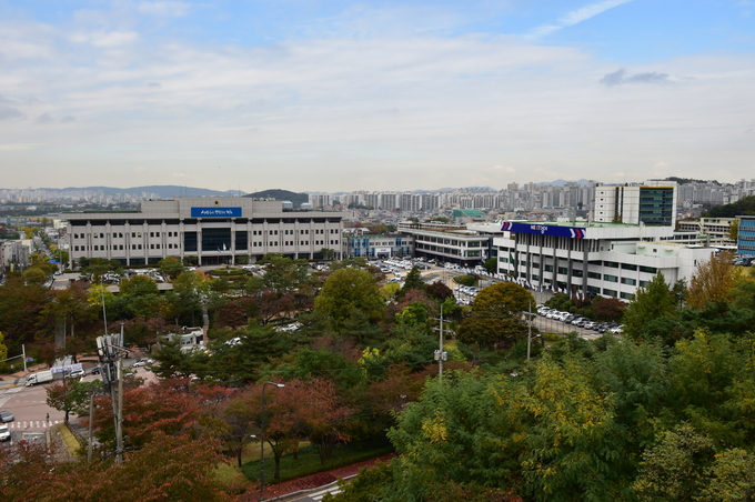 광교신도시로 이전하기 전 경기도청과 경기도의회의 모습. (사진=수원시 제공)