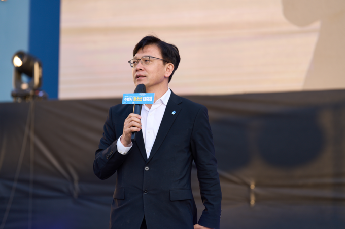 K-POP과 청춘이 만났다! ‘2025 수원시 청소년 대축제 2부 뮤직 페스티벌’ 
