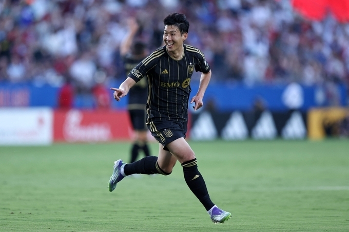 지난 8월 24일 미국 텍사스주 댈러스의 도요타 스타디움에서 열린 로스앤젤레스FC와 FC 댈러스경기. LAFC 손흥민이 골을 넣고 세리머니를 하고 있다. (사진=연합뉴스)