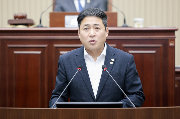 정은철 의;원이 5분 자유발언을 하고 있다.(사진=구리시의회 제공)