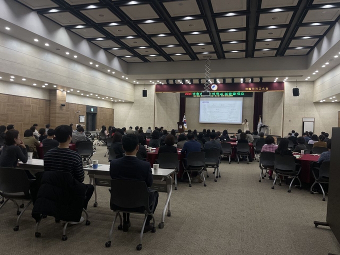  29일 경기도교육청이 아일랜드캐슬 호텔에서 '2025 마음공유 준비학교 공개 연수'를 진행했다. (사진=경기도교육청 제공)