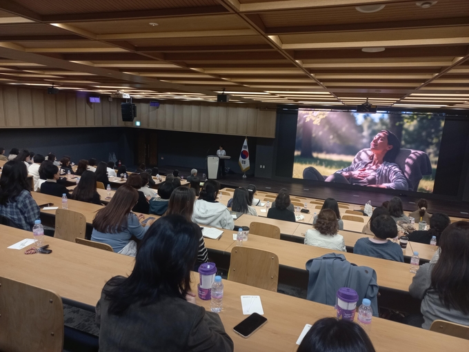 시흥교육지원청은 지난 27일, 오는 30일 2일간 서울대학교 시흥캠퍼스에서 관내 유·초·중·고등학교 행정실무사 243명을 대상으로 2025년 행정실무사 역량 강화 연수를 실시한다. (사진=시흥교육지원청 제공)