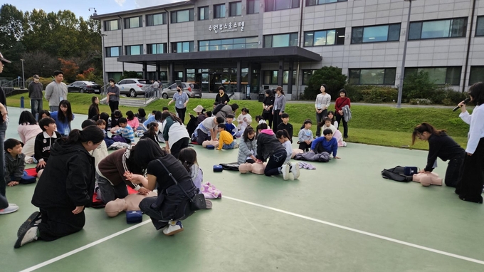 수원유스호스텔 힐링프로그램 '힐링더하기'가 진행되고 있다. (사진=수원시청소년청년재단 제공)