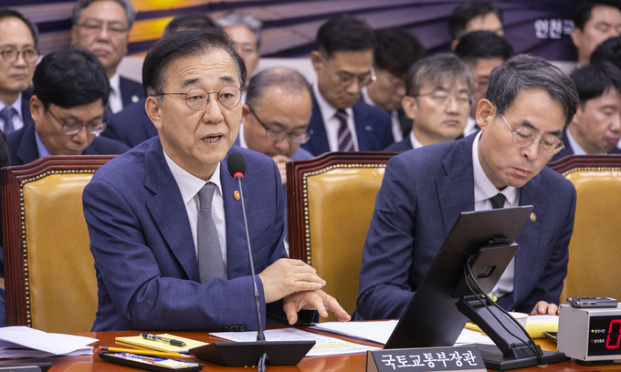 국정감사에서 질의에 답하는 김윤덕 국토부 장관. (사진=연합뉴스)