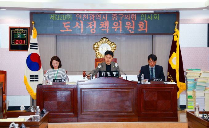 한창한 중구 도시정책위원장이 최근 제328회 인천시 중구의회 임시회에서 의정활동을 하고 있다. ( 사진=중구의회 )  