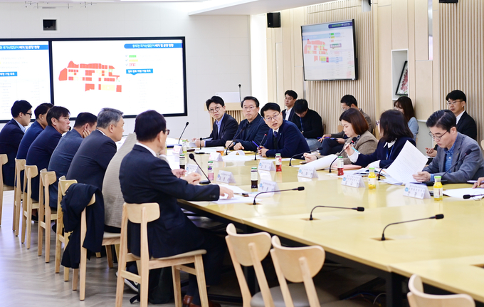 29일 김대순 경기도 행정2부지사가 경기도청 북부청사에서 경기북부 미분양 산업단지 합동 대책회의를 주재하고 있다. (사진=경기도 제공)