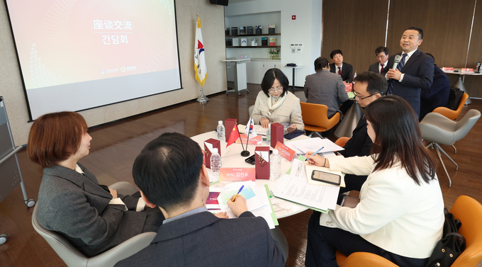  29일 경기도교육청이 중국 사천성 청두시 교육 최고 책임장니 스빈 총독학(차관급)을 비롯한 교육국 정책 인사와 간담회를 가졌다. (사진=경기도교육청 제공)