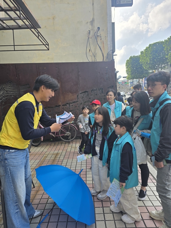 수원시자원봉사센터 볼런투어가 진행되고 있다. (사진=수원시자원봉사센터 제공)