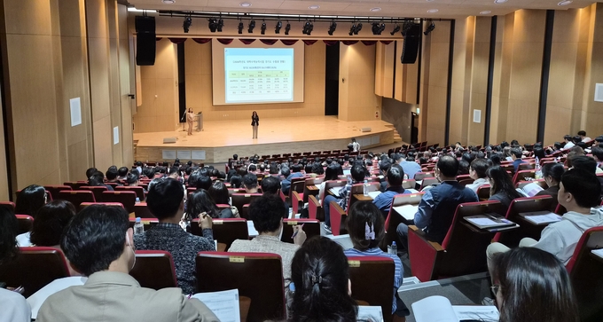  지난 23~24일 경기도교육청이 수능 시험장 설치교 담당자 800여 명을 대상으로 시험장 운영 및 상황별 대처 방안 연수를 실시했다. (사진=경기도교육청 제공)