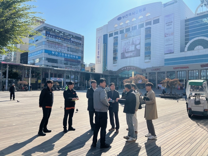 경기도, 부천시, 원미경찰서, 부천소방서 직원들이 사전 합동현장점검을 하고 있다. (사진=부천시 제공)