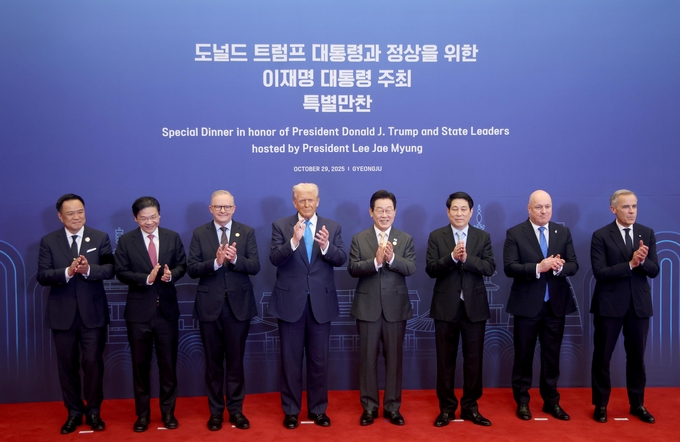 트럼프 “韓, 핵 추진 잠수함 건조 승인”...여야 모두 환영