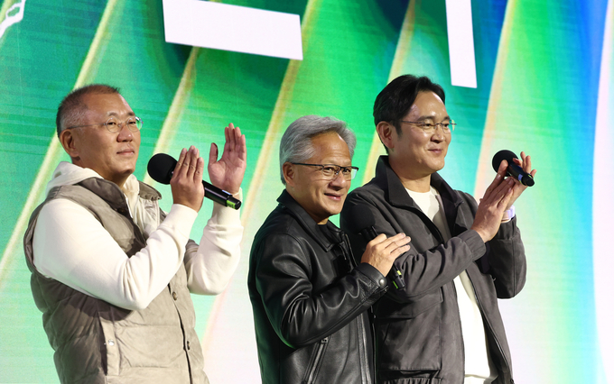 젠슨 황 엔비디아 최고경영자와 이재용 삼성전자 회장, 정의선 현대차그룹 회장이 30일 서울 코엑스에서 열린 엔비디아의 그래픽카드(GPU) '지포스' 출시 25주년 행사에 참석해 있다. (사진=연합뉴스 제공)