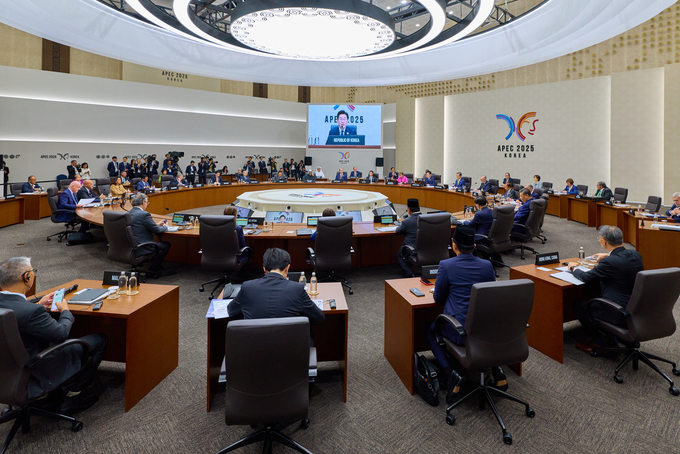 이재명 대통령이 31일 경북 경주화백컨벤션센터에서 열린 APEC 정상회의 세션1에서 발언하고 있다.(사진=연합뉴스)