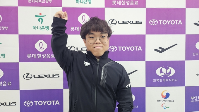 '제45회 전국장애인체전' 역도 남자 49㎏급 OPEN(선수부)에서 한국신기록을 세우고 3관왕을 차지한 천민기(경기도장애인체육회). (사진=유창현 기자)