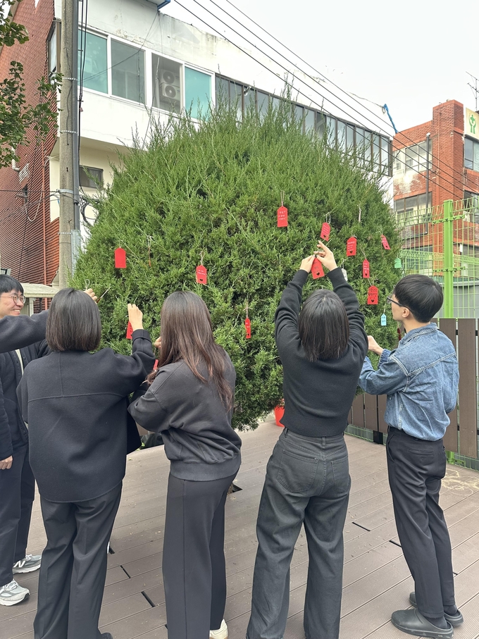 파주교육지원청은 지난달 31일 전 직원을 대상으로 청렴나무에 피어나는 다짐 행사를 개최했다. (사진=파주교육청 제공)<br>
