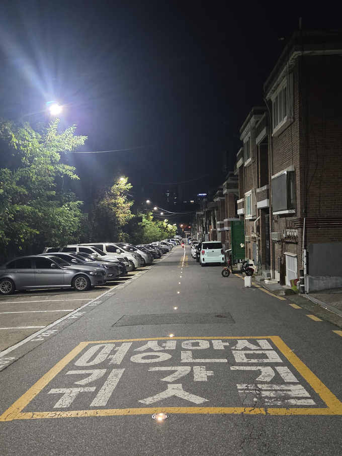 도로표지병이 설치된 성남시 중원구 하대원동 여성 안심 귀갓길. (사진=성남시 제공)