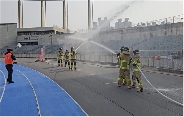 인천소방본부가 최근 인천아시아드주경기장에서 진행한 '의용소방대 소방기술경연대회'. ( 사진=인천소방본부 제공 )