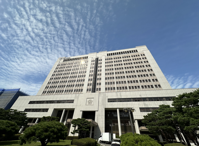 주식 3천주 증여계약서 임의 작성 업체 대표… 법원 ‘무죄