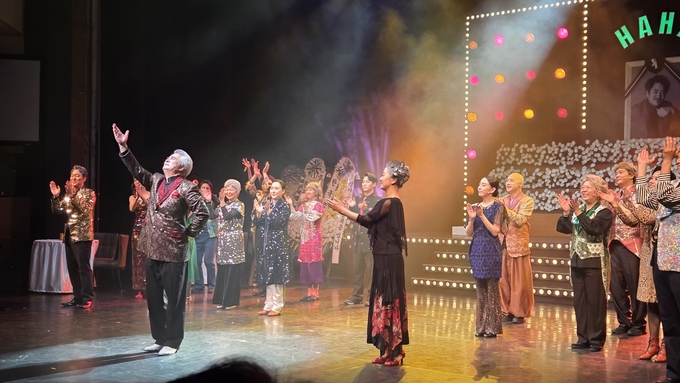 트로트 뮤지컬 '명랑가족', 상처를 마주하고 웃을 수 있는 용기를 전하다