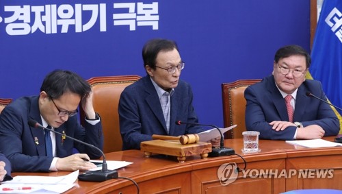 더불어민주당 이해찬 대표가 3일 오전 서울 여의도 국회에서 열린 최고위원회의에서 발언하고 있다. (사진=연합뉴스 제공)