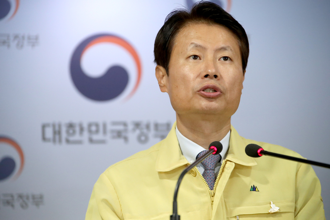김강립 중앙재난안전대책본부 제1총괄조정관(보건복지부 차관)이 22일 정부서울청사에서 신종 코로나바이러스 감염증(코로나19) 대응 현황 등 정례브리핑을 하고 있다. (사진=연합뉴스 제공)