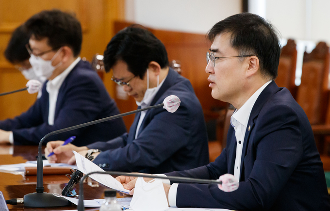 손병두 금융위원회 부위원장이 28일 서울 중구 은행연합회에서 열린 금융리스크 대응반 회의에서 발언하고 있다. (사진=금융위원회)