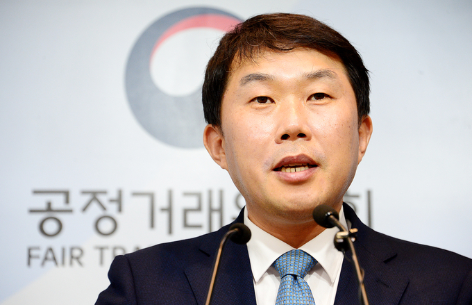 정진욱 공정거래위원회 기업집단국장이 29일 오전 정부세종청사에서 브리핑하고 있다. (사진=연합뉴스)