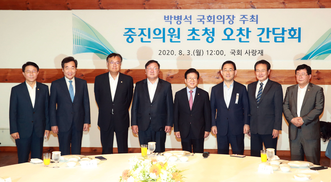 박병석 국회의장은 2일 여야 중진의원들을 초청해 오찬을 함께 하며 "토론과 타협의 국회가 되도록 최선을 다해달라"고 당부했다.(사진=연합뉴스 제공)