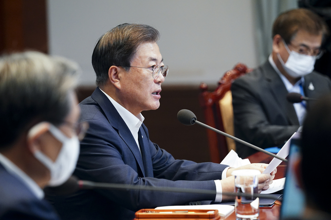 문재인 대통령이 10일 청와대 수석·보좌관 회의에서 발언하고 있다.(사진=연합뉴스)