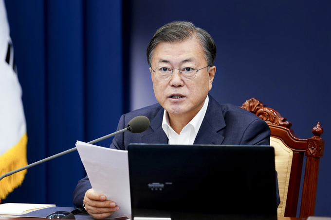 문재인 대통령이 수석.보좌관회의에서 국감에서 제기된 긍정적인 사안을 적극 반영하겠다고 밝혔다(연합뉴스)