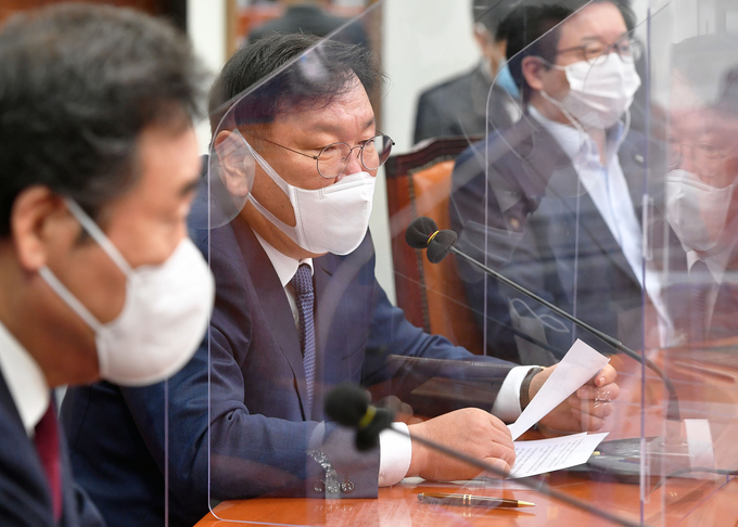 지난 6일 최고위원회의에서 발언하는 김태년 원내대표 (사진 = 연합뉴스 제공)