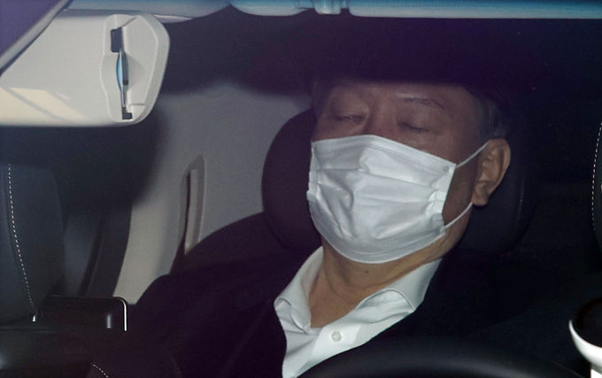 법무부 검사징계위원회의 정직 결정에 대해 불법·부당한 조치라며 법적 대응 방침을 밝힌 윤석열 검찰총장이 16일 오전 서울 서초구 대검찰청으로 출근하고 있다. (사진=연합뉴스 제공)