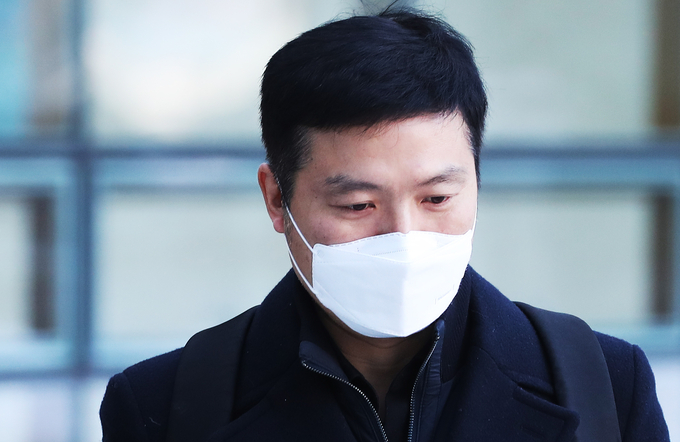 법원을 나서고 있는 김태우 전 수사관. (사진=연합뉴스 제공)