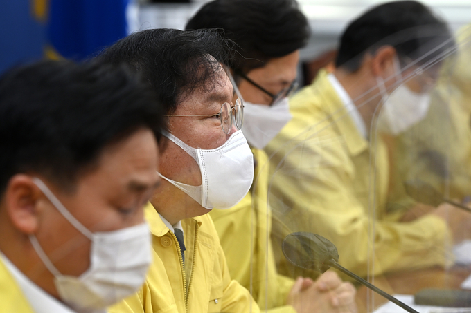 원내대책회의에서 발언하는 김태년 (사진 = 연합뉴스 제공)
