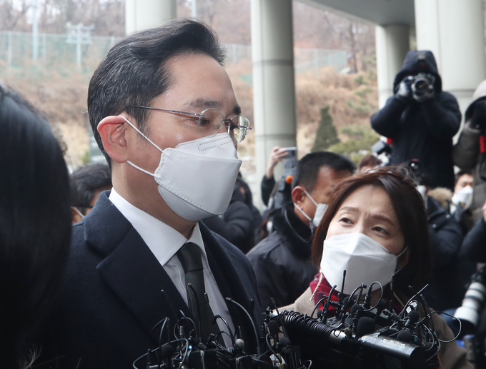 18일 서울고등법원에서 열린 국정농단 사건 파기환송심에 출석하는 이재용 삼성전자 부회장의 모습. (사진=연합뉴스)