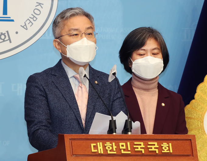 열린민주당 '오보방지 및 허위보도 징벌적 손배제' 법안 발의. (사진=연합뉴스 제공)