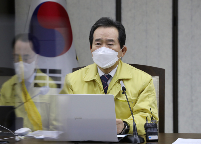 중대본 회의에서 발언하는 정세균 총리 (사진 = 연합뉴스 제공)