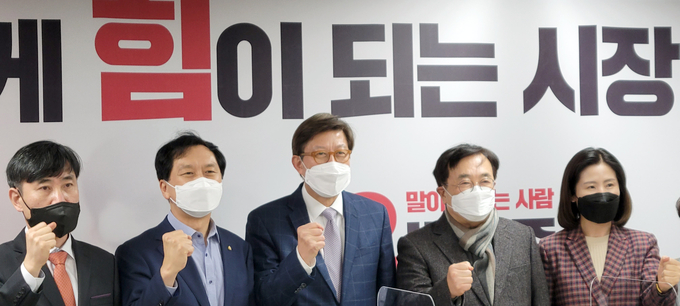 결의 다지는 박형준 후보 선대위. (사진=연합뉴스 제공)