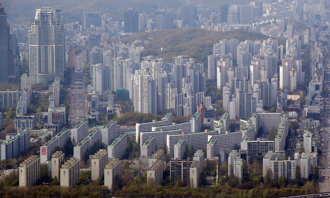 부동산 정책 재검토…대출규제 우선, 결국은 세금으로 (사진 = 연합뉴스 제공)