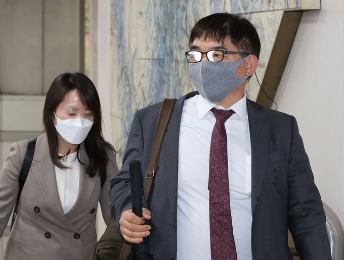 정경심 교수 항소심 첫 공판 향하는 김칠준 변호사. (사진=연합뉴스 제공)