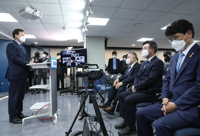 원내대표 후보자 합동토론회 인사말하는 도종환 비대위원장.(사진=연합뉴스)