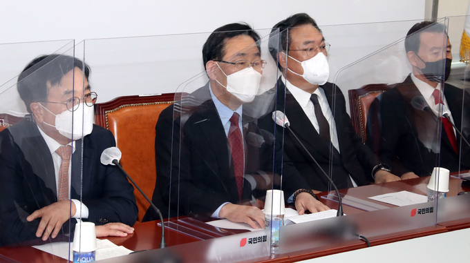 중진의원 연석회의에서 발언하는 주호영 당대표 권한대행 (사진 = 연합뉴스)