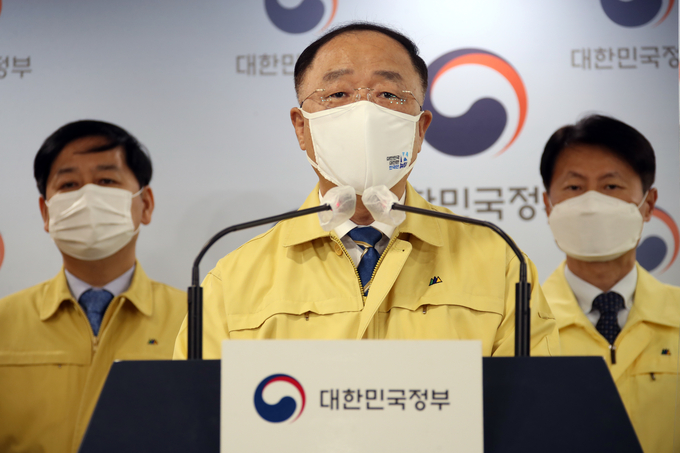 백신 관련 대국민담화 발표하는 홍남기 총리직무대행. (사진=연합뉴스 제공)
