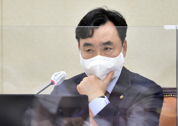 윤관석 정무위원장