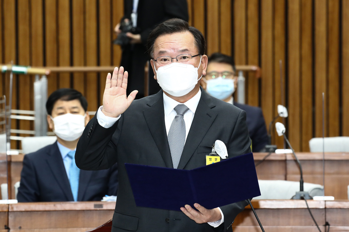 선서하는 김부겸 국무총리 후보자